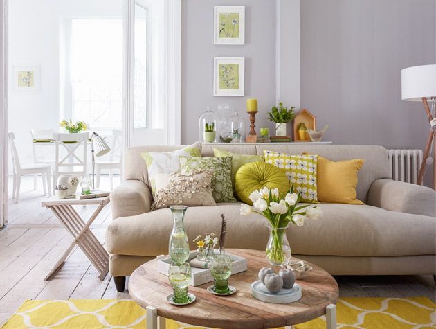 用活泼的绿色和黄色点亮你的客厅