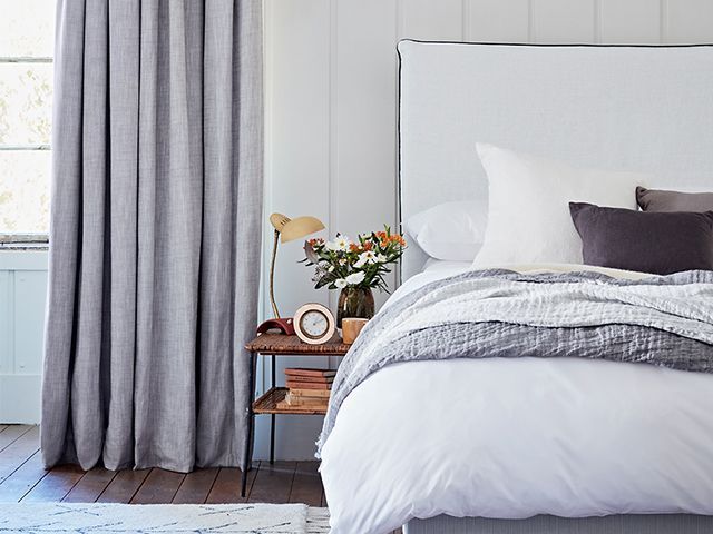 织布机最后的窗帘-织机和最后的顶级提示如何保持你的卧室温暖这个季节-卧室- goodhomesmagazine.com