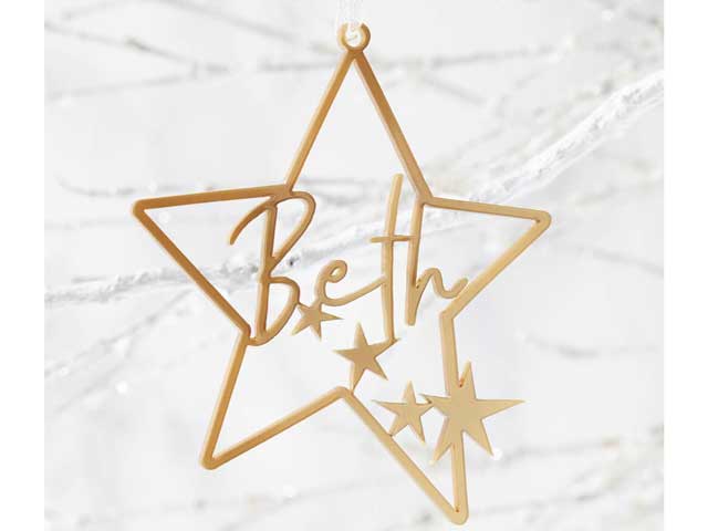小明星个性化圣诞节装饰与从Notonhighstreet的名字贝丝