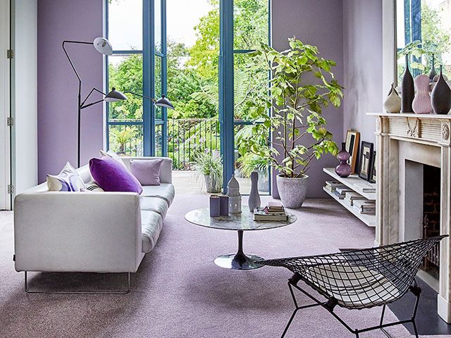 淡紫色与carpetright客厅地毯- goodhomesmagazine - 2020的趋势