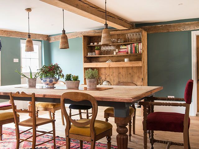 传统风格用餐室与混合椅 -  GoodhomesMagazine.com