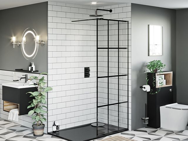 Crittall风格淋浴屏 - 如何在浴室使用黑色 - 浴室 -  Goodhomesmagazine.com