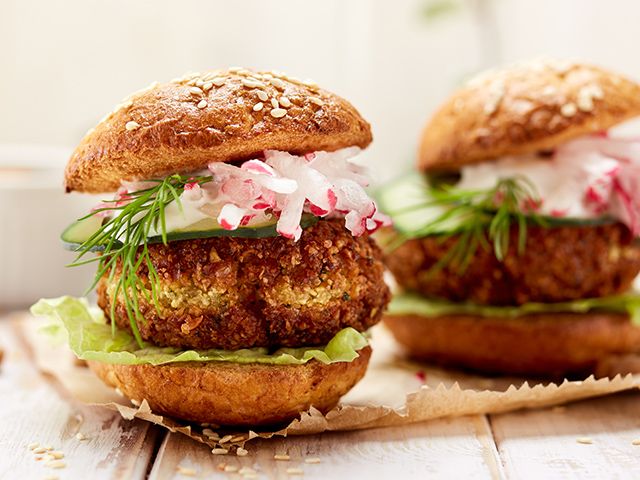 Falafel Burger Recipe  -  5晚餐食谱您可以批量烹饪 - 厨房 -  GoodhomesMagazine.com