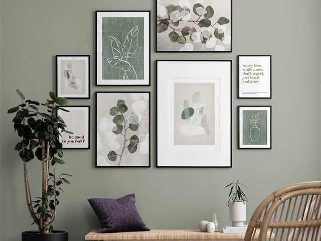 画廊墙上的绿色-如何在封锁期间风水你家-灵感- goodhomesmagazine.com