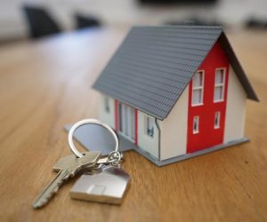 迷你房子和钥匙 - 在锁定期间首次买家的储蓄提示 - 灵感 - 博爱，古德索姆奖