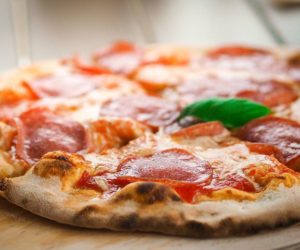 Pepperoni Stonebaked Pizza  -  Lidl本周推出了烧烤披萨烤箱！- 伟德国际娱乐场新闻 -  GoodhomesMagazine.com