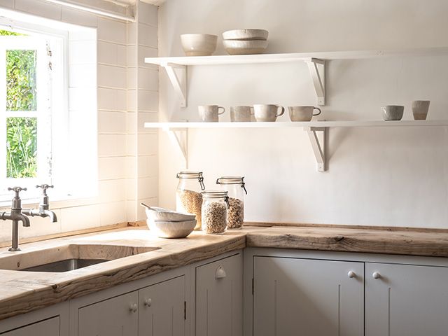 英国标准多特里白色厨房木制台面