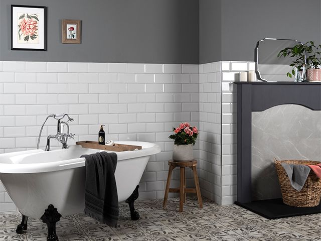 灰色浴室与白色地铁瓷砖- 5独特的风格提示灰色浴室-浴室- goodhomesmagazine.com