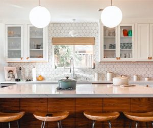 六角形瓷砖现代厨房-冠状病毒如何影响厨房设计-厨房- goodhomesmagazine.com