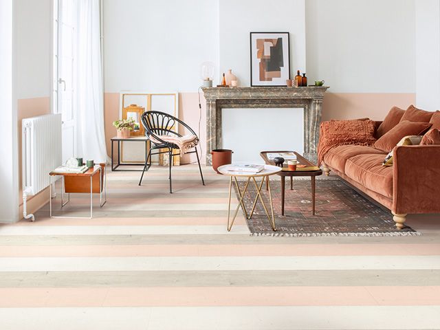 带3种颜色条纹木地板的起居室 - 灵感 - 古德霍姆斯Magazine.com