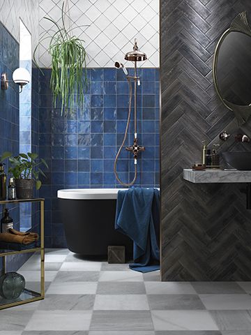 蓝色瓷砖浴室 -  6经济实惠的2020款风格趋势在预算中 - 灵感 - 博伊德霍姆斯Magazine.com