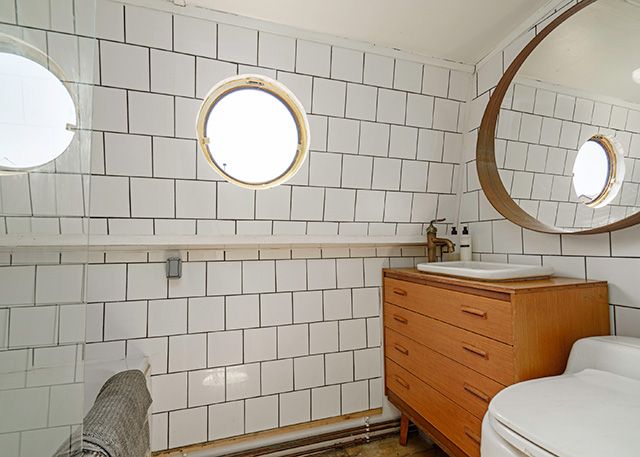 船屋旅游- goodhomesmagazine.com上带盆的瓷砖浴室