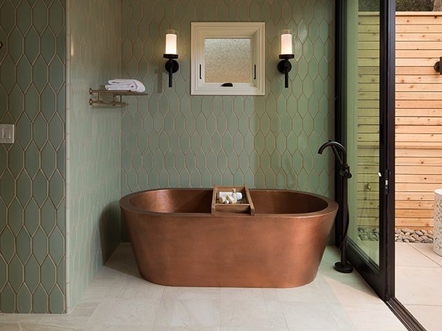 铜卷式浴缸 - 语句浴室的设计理念 - 浴室 -  GoodhomesMagazine.com