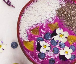 紫色冰沙碗 - 夏季4令人耳目一新的冰沙食谱 - 厨房 -  Goodhomesmagazine.com
