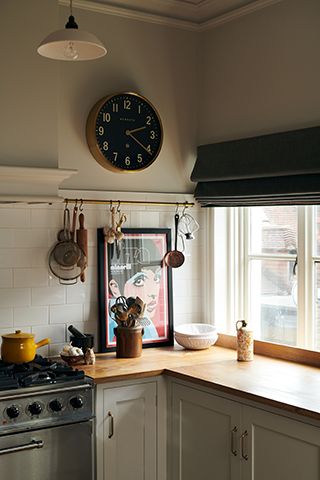 厨房架子Devol  - 发现Zoe Ball's Classic现代厨房 -  Kitchen  -  Goodhomesmagazine.com