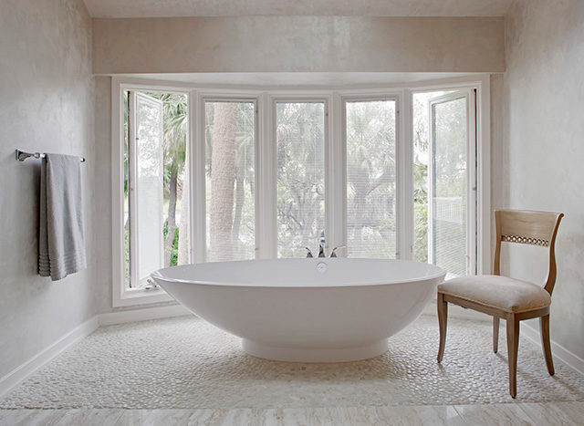 Qualcast Freestand浴室在传统间 - 舒适的浴室 -  Goodhomesmagazine.com