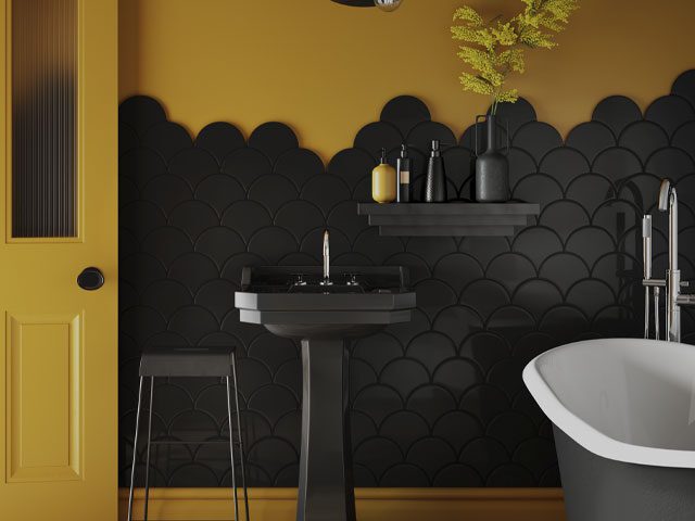 月牙边黑色浴室瓷砖的维罗纳