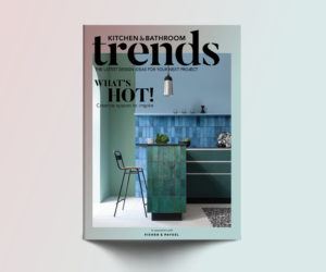 大胆的蓝色和绿色瓷砖厨房CTD瓷砖- goodhomesmagazine.com