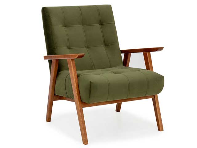 一个现代的椅子与一个梣木框架和一个苔藓绿色的软垫座位- Goodhomesmagazine.com