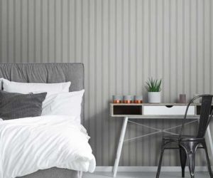 卧室的灰色条纹木镶板墙纸。灰色卧室。Goodhomesmagazine.com