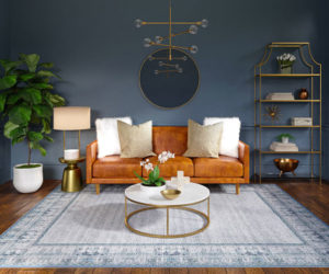 室内设计的客厅，褐色皮革沙发和深色墙壁